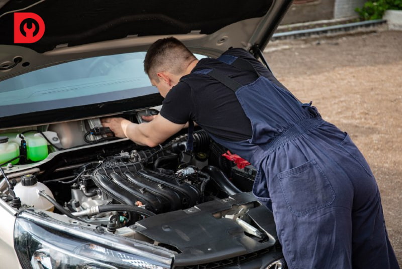 Bau Oli Terbakar pada Mobil