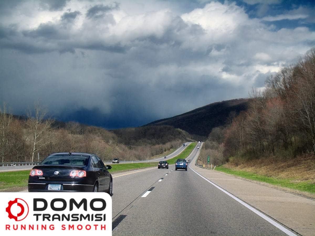 5 Cara Melewati Tanjakan dengan Mobil Transmisi Matic