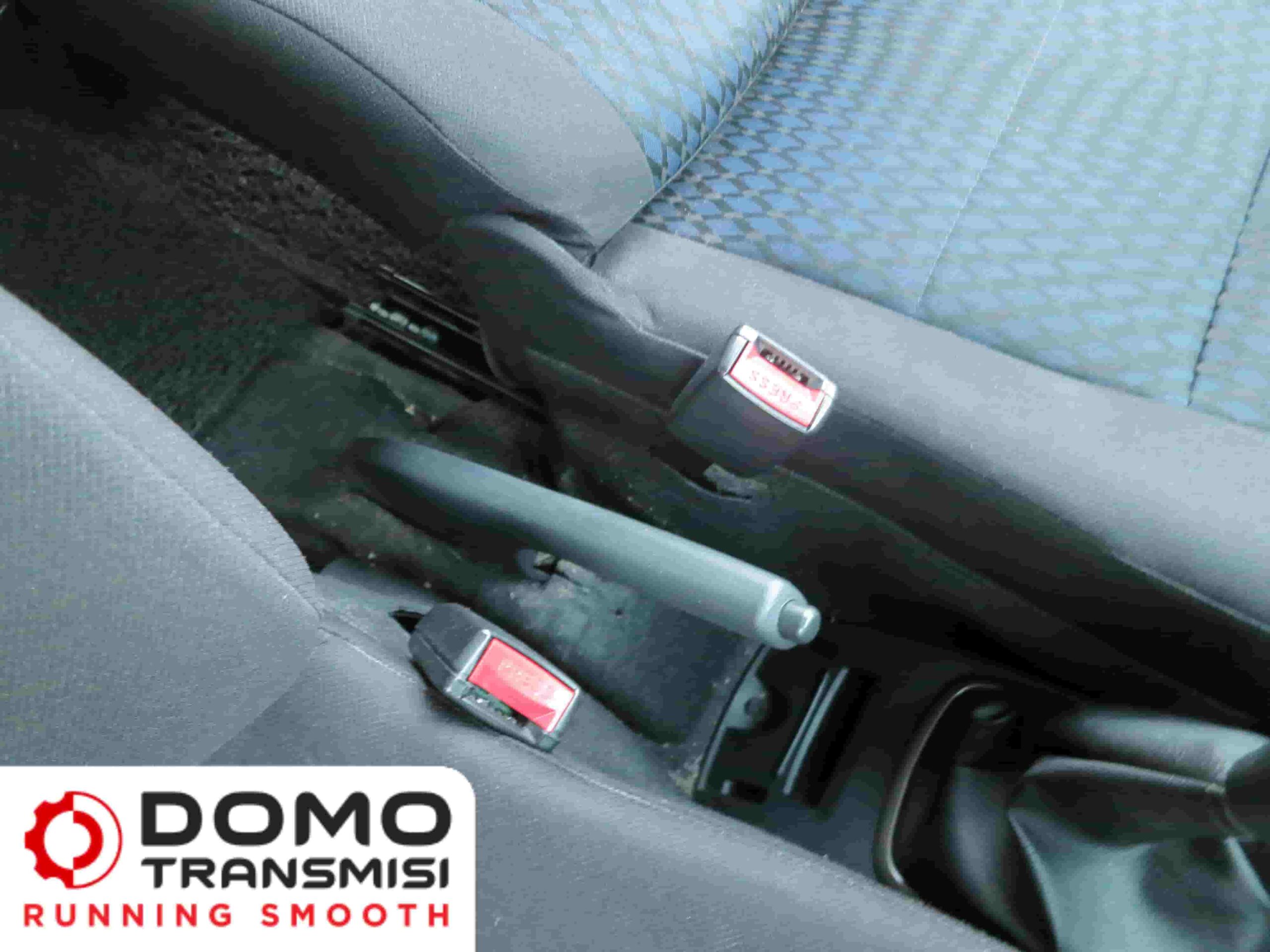 Apa Pentingnya Mengaktifkan Rem Tangan Saat Parkir Mobil