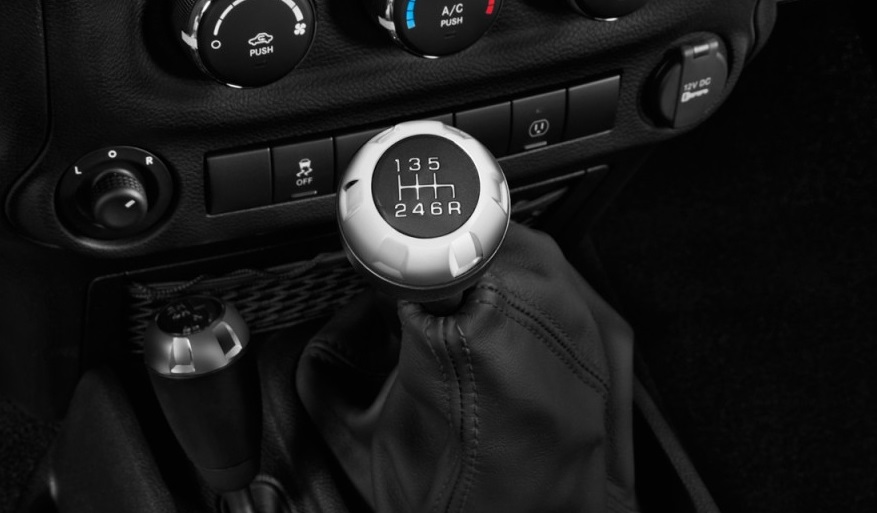 3 Penyebab Mobil Susah Masuk Gigi 1 & Solusi Mengatasinya