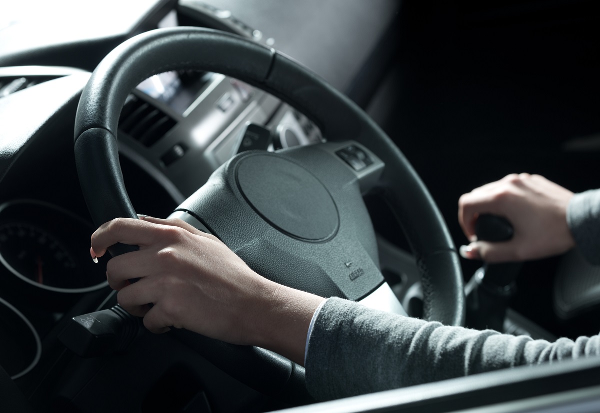 5 Penyebab Utama Mobil Direm Setir Getar, Waspadalah!
