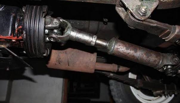 Cross Joint Transmisi Mobil
