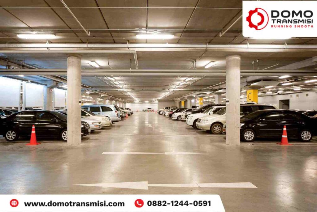 Cara Parkir Mobil Matic di Gedung
