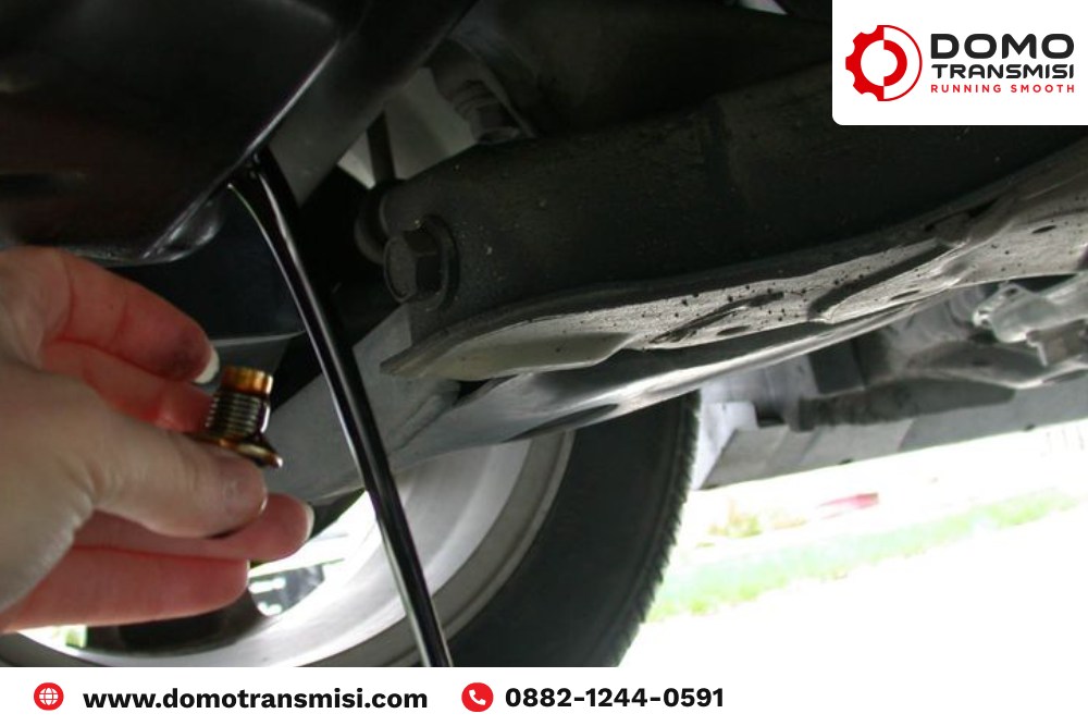 Penyebab Oli Berwarna Putih pada Mobil