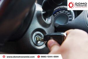 Memanaskan Mesin Mobil Terlalu Lama