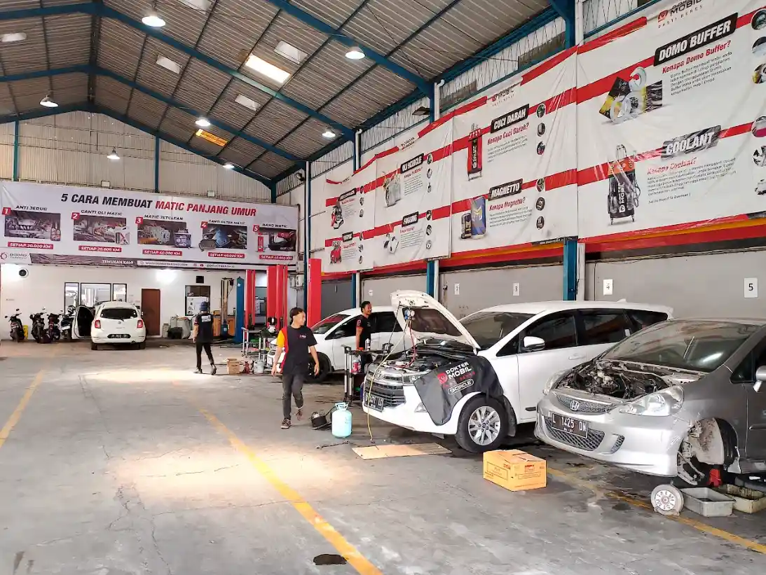 Pentingnya Rutin Ganti Cairan Transmisi ke Bengkel Ganti Oli Matic Mazda Vantrend Bintaro!