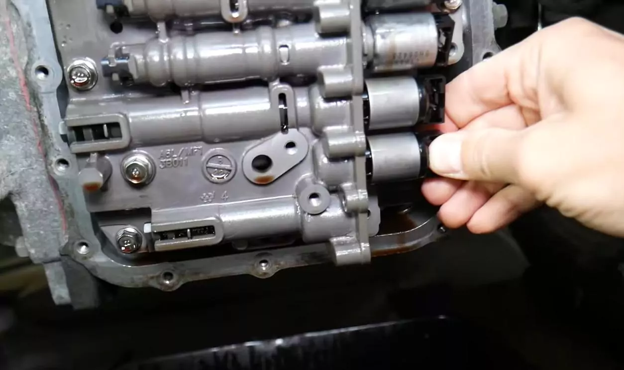 Masalah Solenoid Transmisi? Segera Lakukan Perbaikan Kerusakan Transmisi Mobil Toyota Calya di Bandung