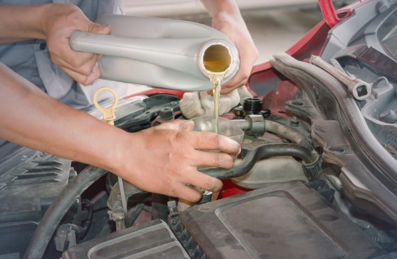 Wajib Tahu Kapan Waktu Harus Ganti Oli Mobil Toyota Vios di Bandung DOMO Transmisi!