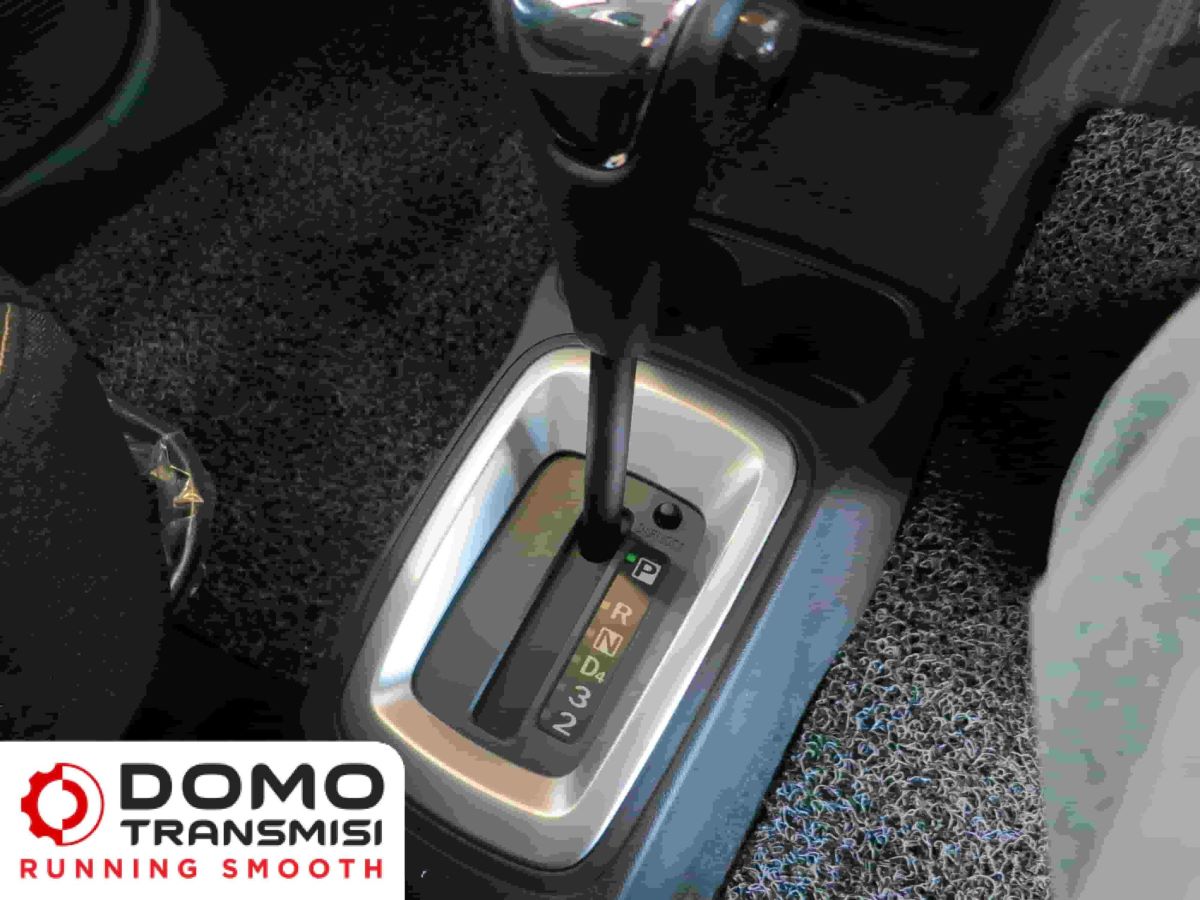 Blog 3 Masalah pada Tombol Shift Lock Penyebab Persneling Mobil Toyota Corolla Matic Macet di Dago